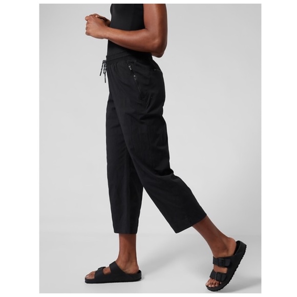 ATHLETA Trekkie Straight Crop Pant size 6 Relaxed Drawcord Waist Pants NWTS-$90 - Picture 2 of 5